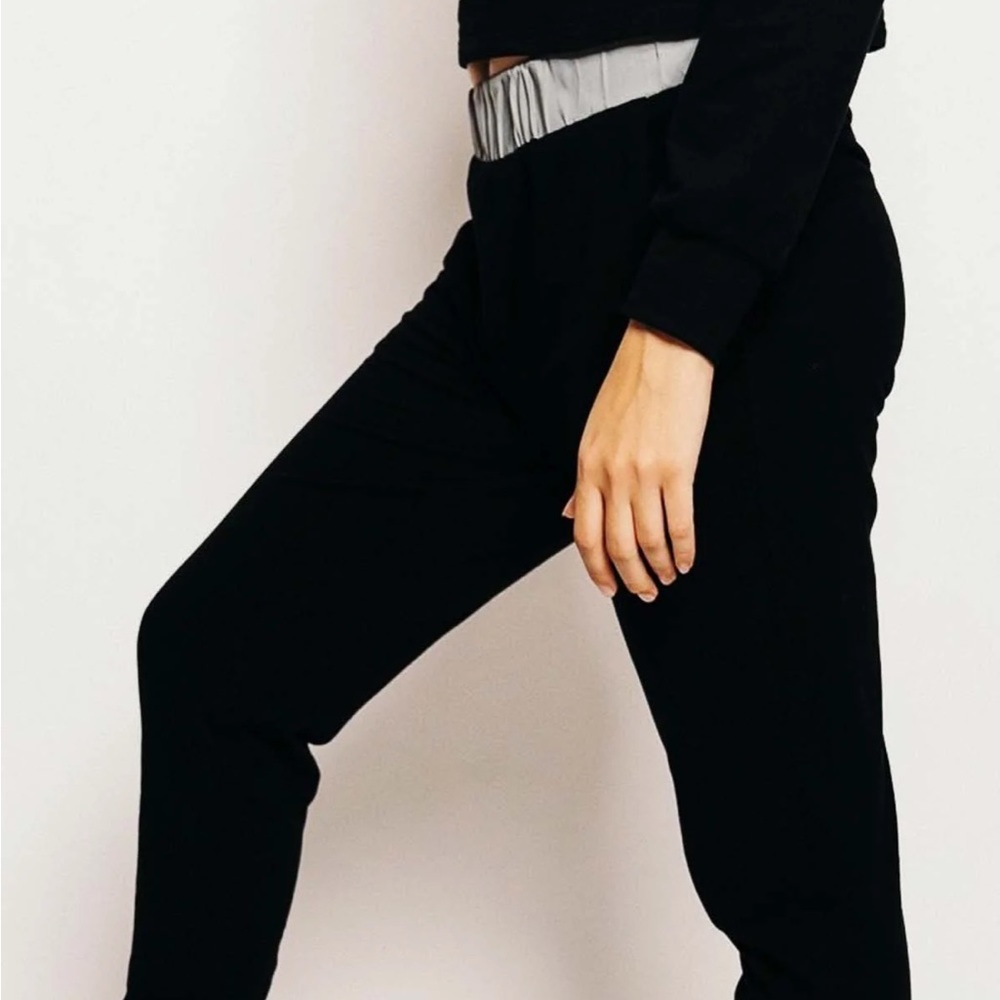 NWT- Waisted by Parris Todd.  SUTTON REFLECTIVE BOTTOMS.  Size Large